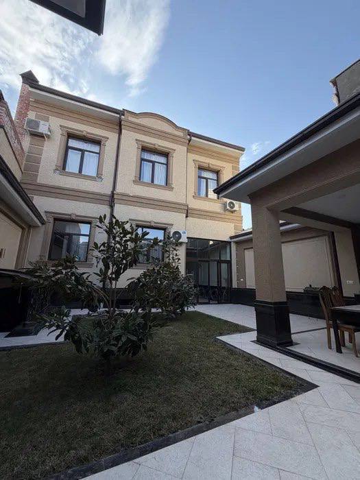 Дом 350 м², участок 3,2 сот. — фото 1