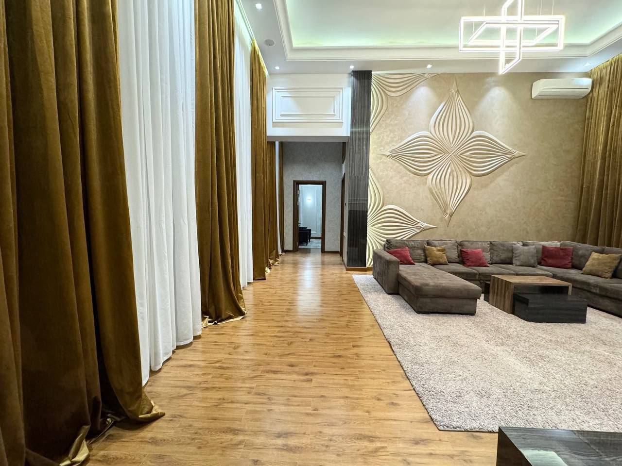 Дом в аренду 400 м², участок 9 сот.