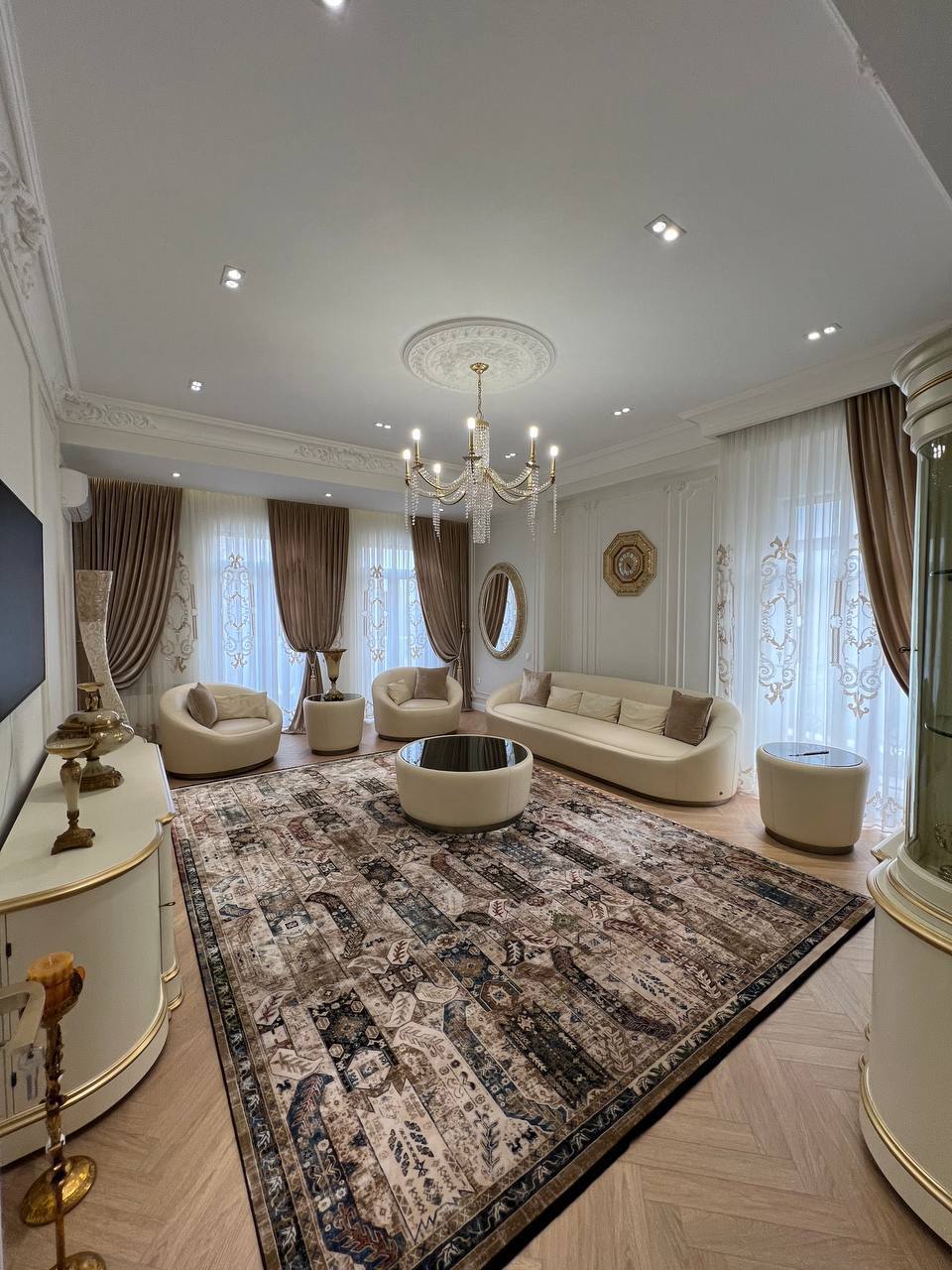 6-комн. квартира, 210 м² — фото 1