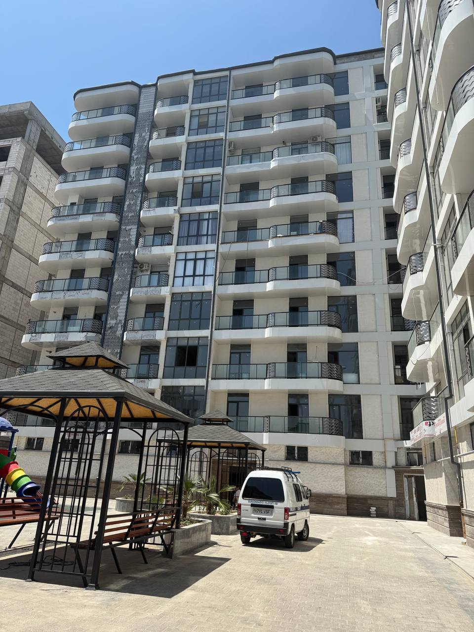 3-комн. квартира, 105 м² — фото 1