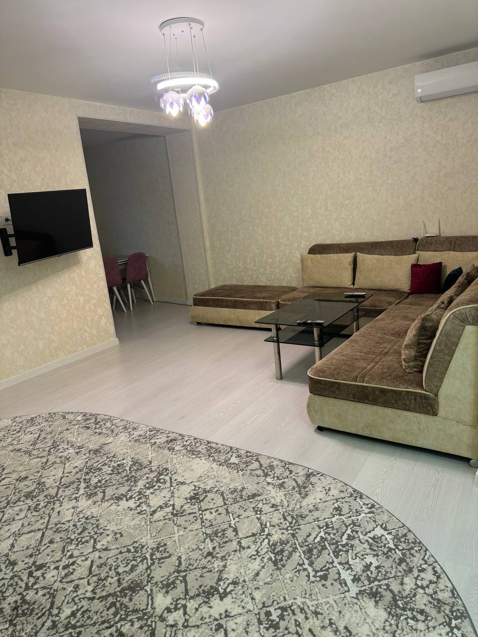 2-комн. квартира, 58 м² — фото 1