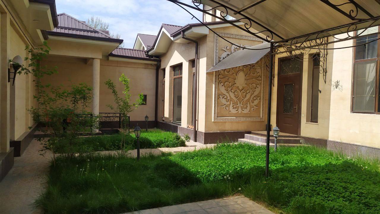 Дом 350 м², участок 3,8 сот.