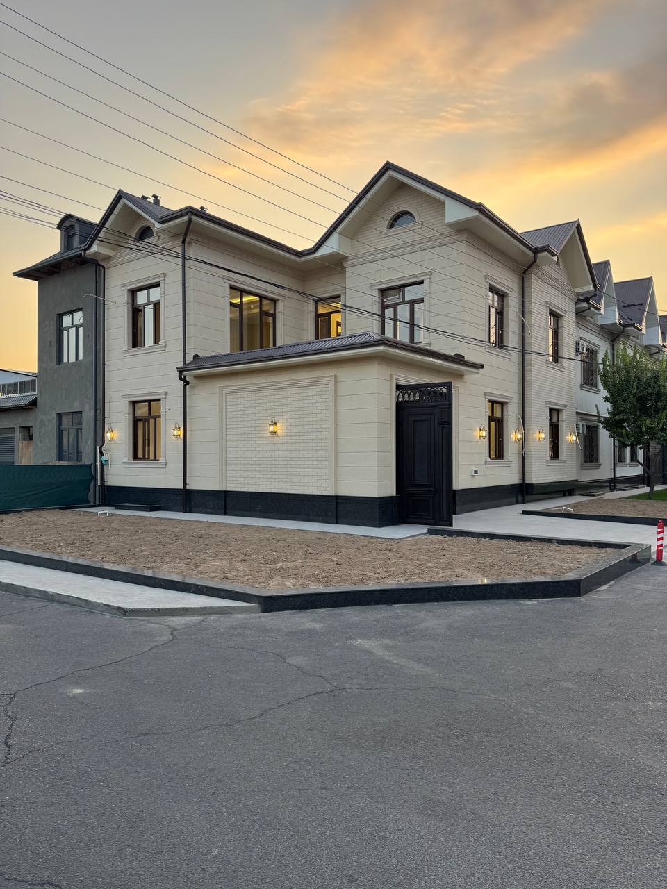Дом 260 м², участок 1,9 сот.