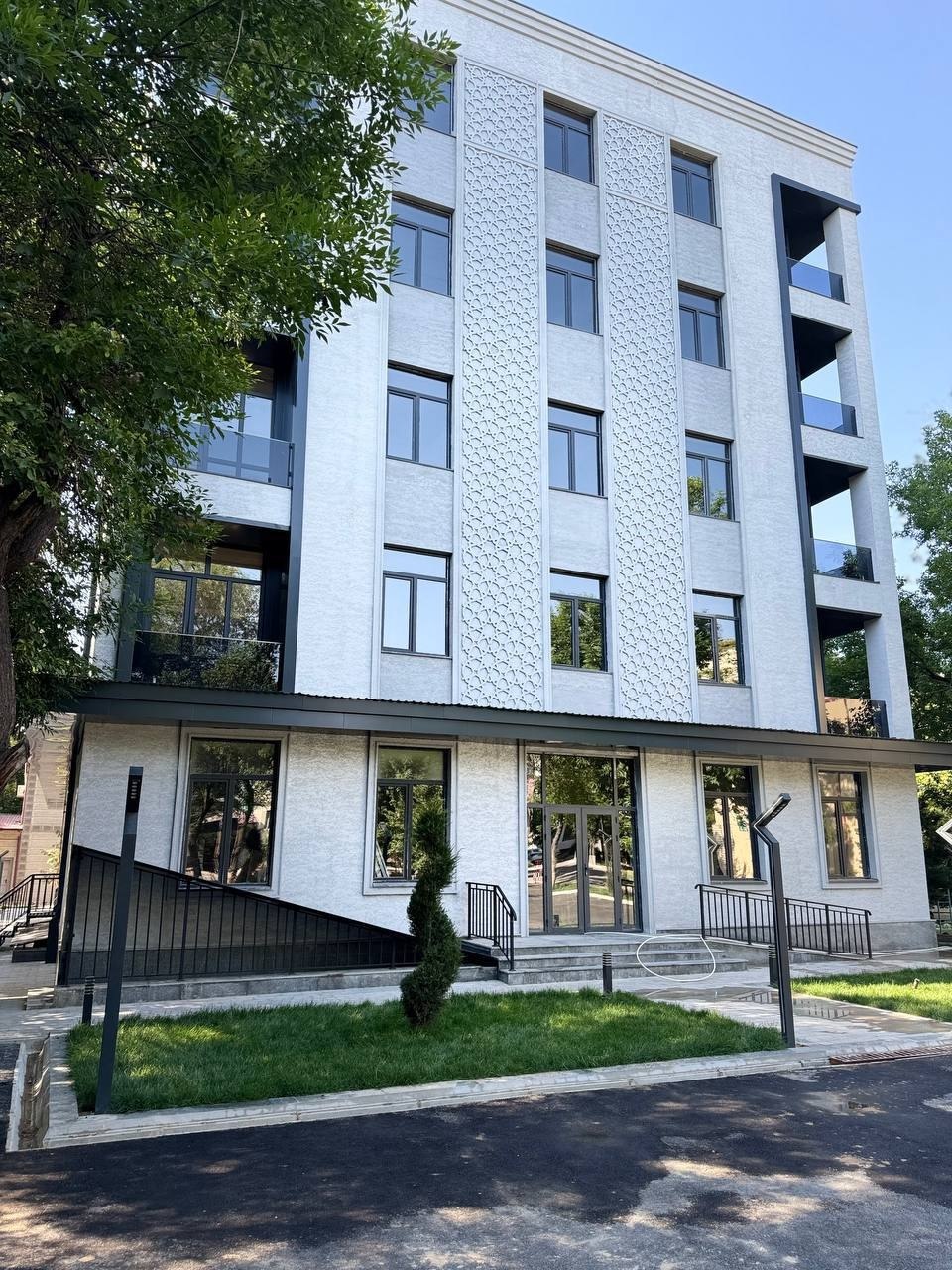 Коммерческое помещение 2 350 м²