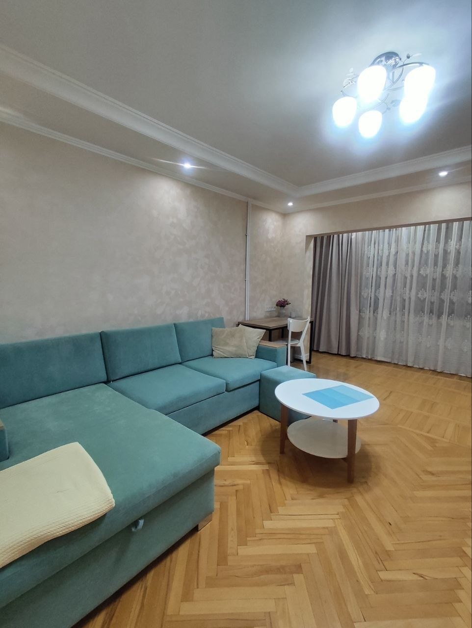 2-комн. квартира в аренду, 65 м²